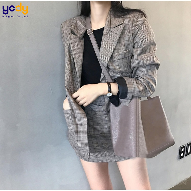 mẫu áo vest nữ kẻ caro