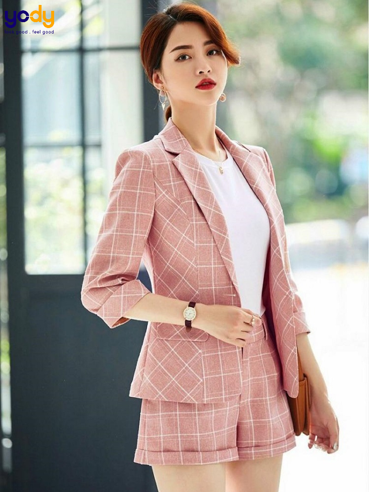 mẫu áo vest nữ kẻ caro