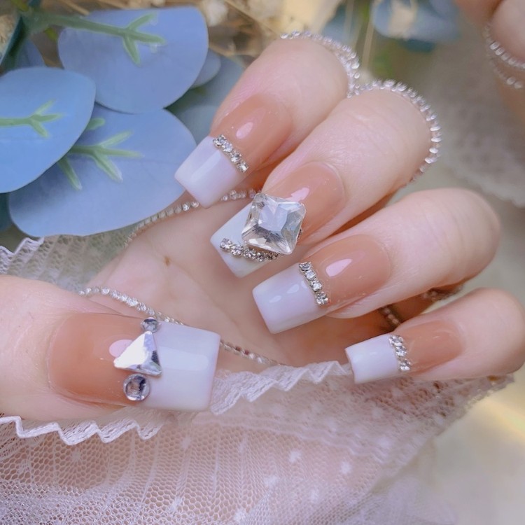 Nail box đính đá sang chảnh