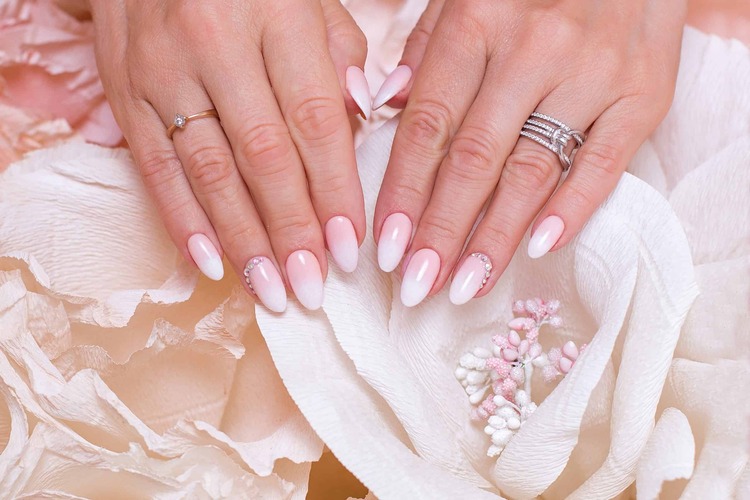 Mẫu nail ombre hồng đẹp