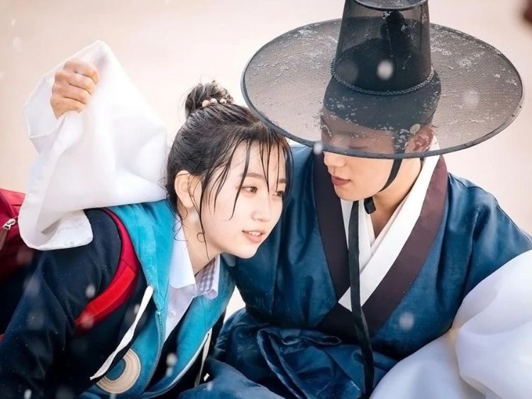 Tình yêu bóng nước - Splash Splash Love