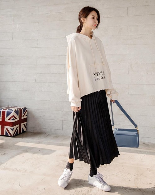 Phối đồ với áo hoodie nữ