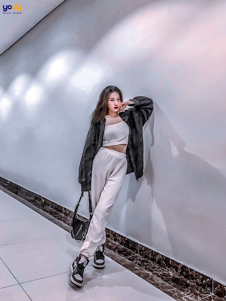 Chụp ảnh cá tính với outfit streetwear