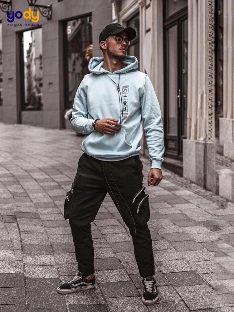 áo hoodie mặc với quần gì