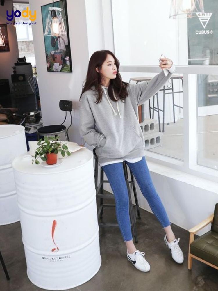 áo hoodie mặc với quần gì