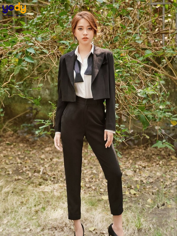 Áo vest tay dài thiết kế croptop màu đen basic