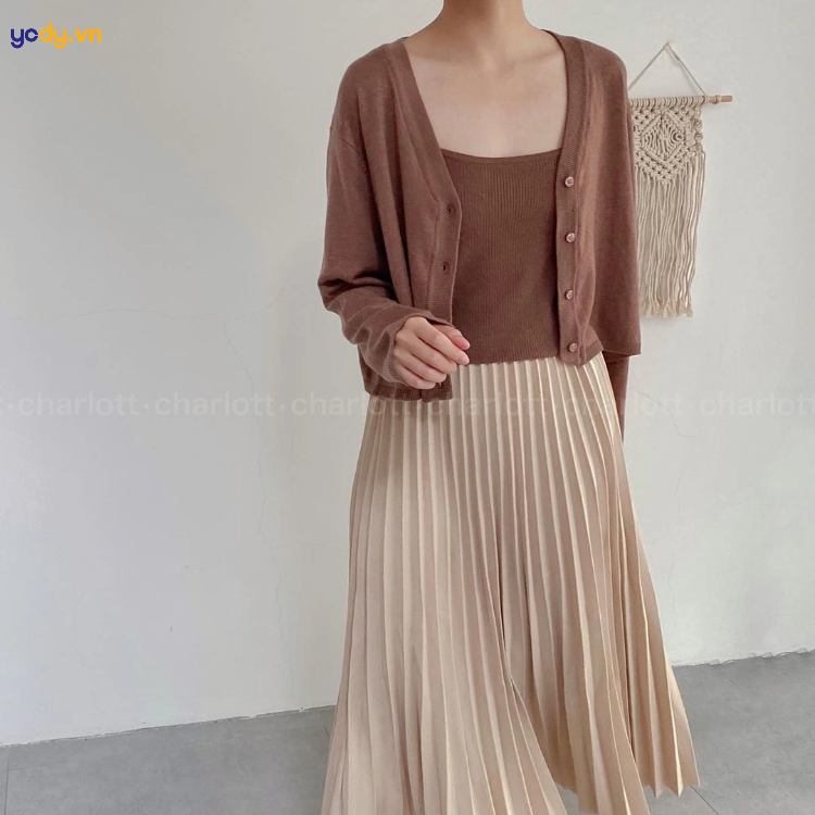 Phối áo cardigan với váy midi