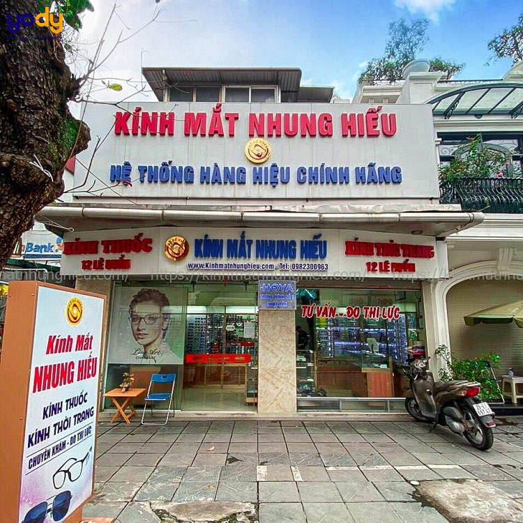 Kính mắt Nhung Hiếu