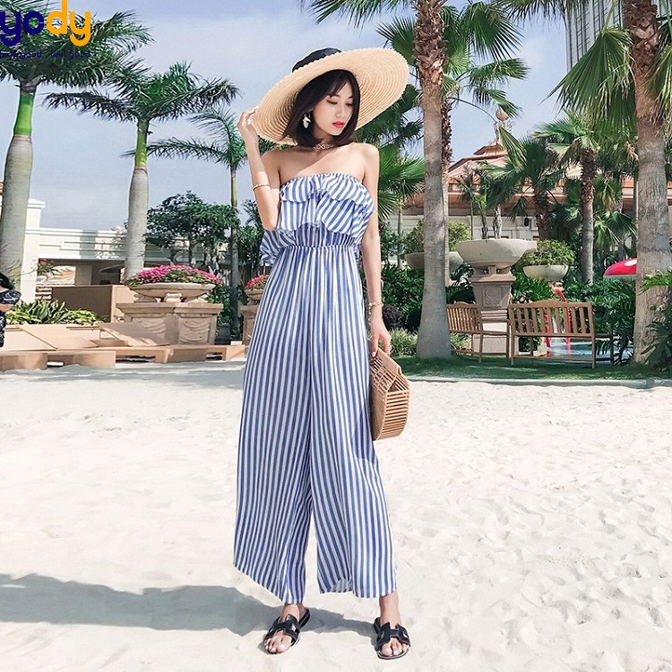 Bộ jumpsuit kẻ sọc sang chảnh