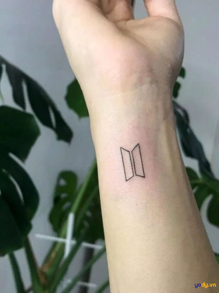 Hình xăm logo BTS