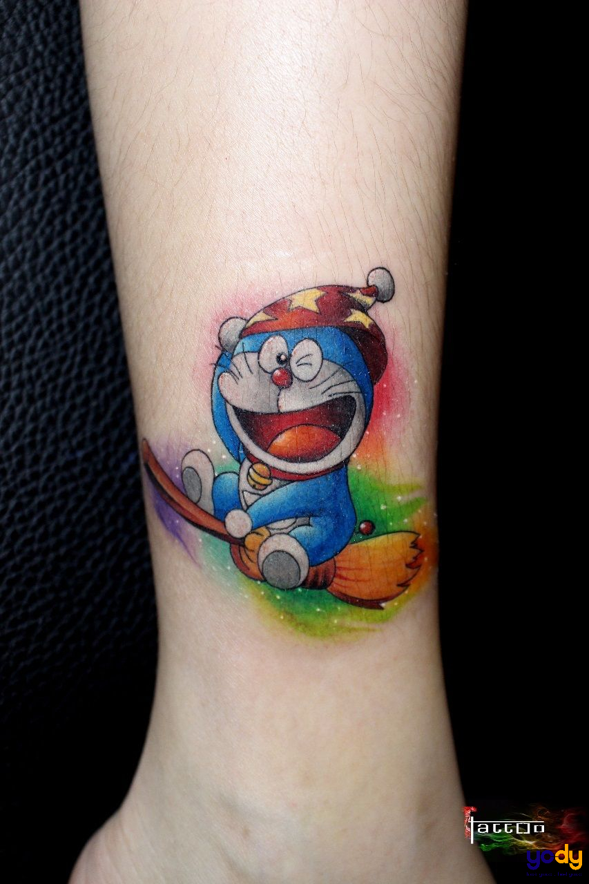 Hình xăm Doraemon sặc sỡ