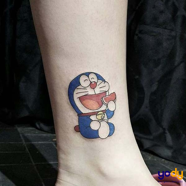 Hình xăm Doraemon ăn bánh rán
