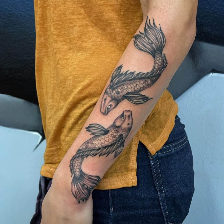 Mẫu tattoo Song Ngư ở tay cá tính