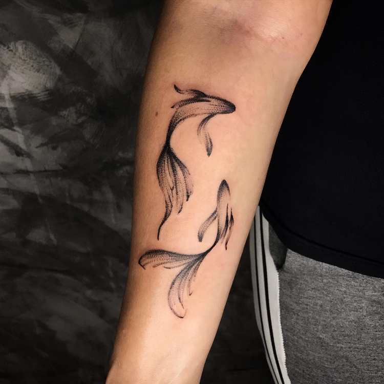 Mẫu tattoo Song Ngư ở tay đơn giản