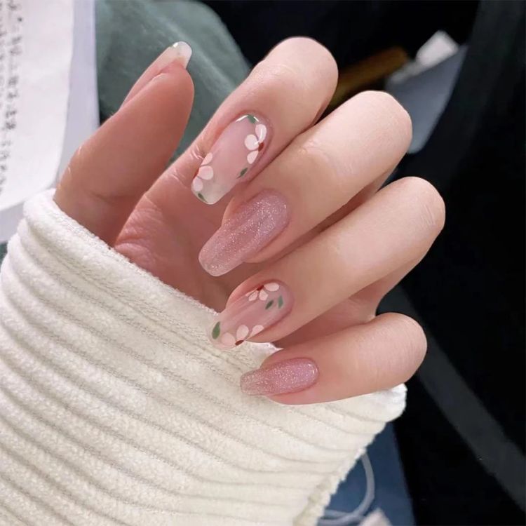 Mẫu nail hoạ tiết đơn giản cho học sinh, sinh viên