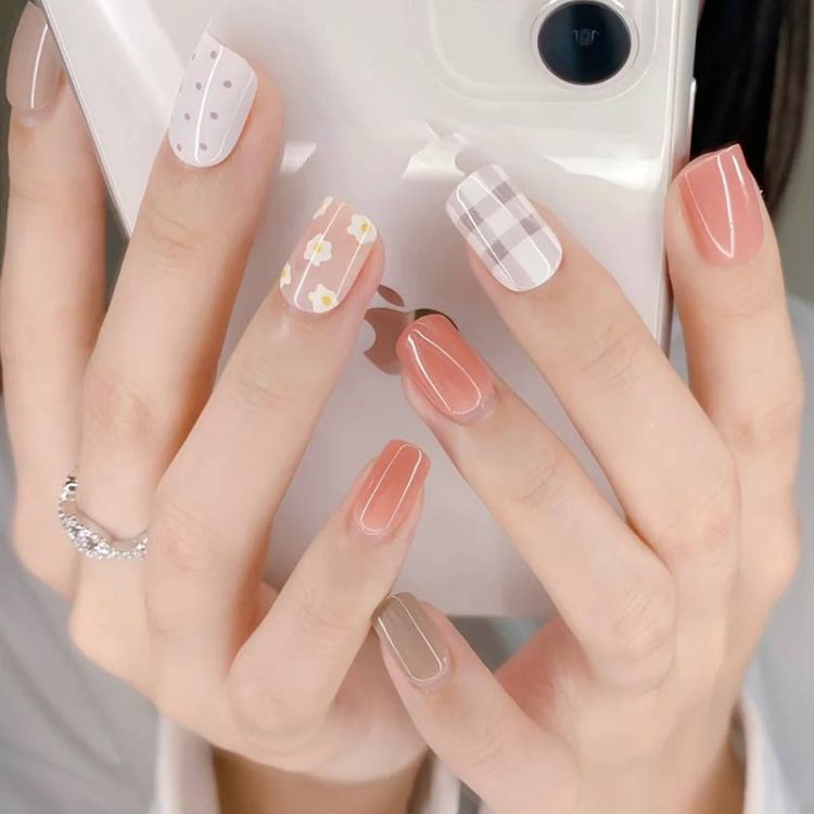 Mẫu nail cho học sinh, sinh viên đơn giản