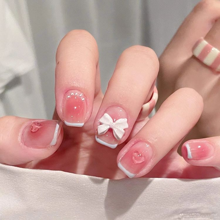 Nhẹ nhàng mẫu nail đơn giản cho học sinh