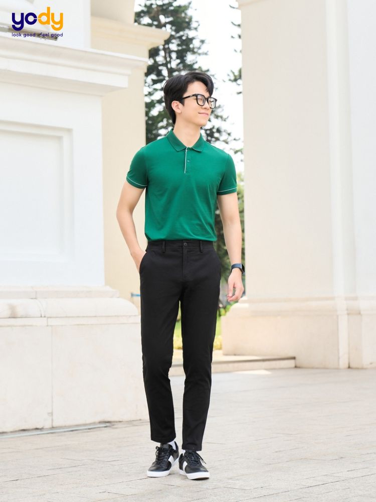 Outfit hoàn hảo cùng áo polo trong cách phối đồ với quần kaki