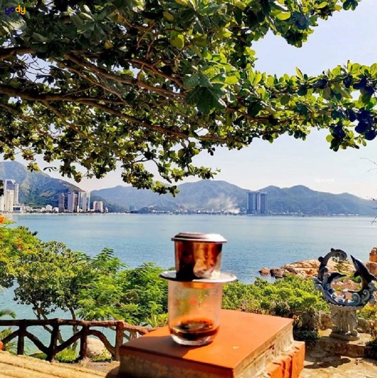  Cà phê Hòn Chồng - Quán cafe đẹp ở Nha Trang 2023