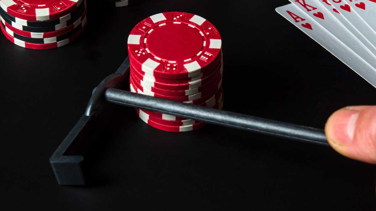 Rake trong poker là gì và nó ảnh hưởng đến tiền thắng của bạn như thế nào? | Natural8