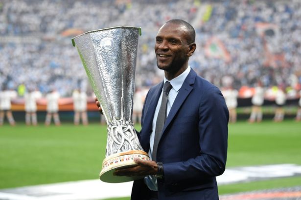 Eric Abidal tiết lộ BÍ MẬT của Barcelona