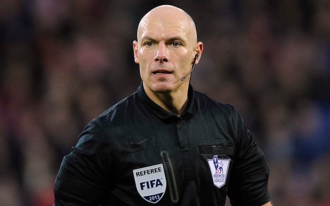 Howard Webb trở thành giám đốc trọng tài Premier League khi Mike Riley từ chức