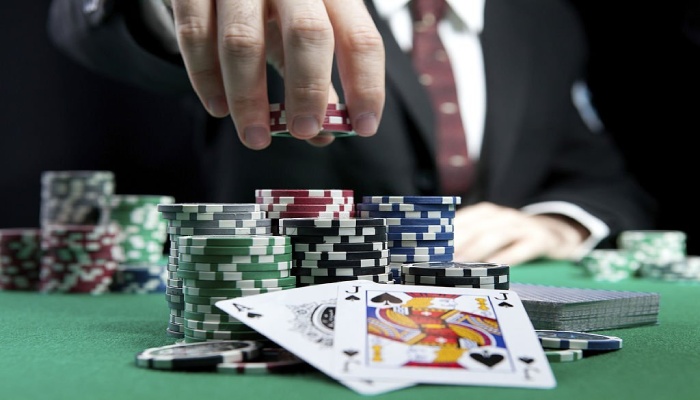 Bluff là gì? Đây có phải là chiến lược poker tốt nhất?