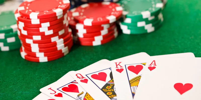 Làm rõ luật chơi và cách tính điểm trong bài poker 7 lá