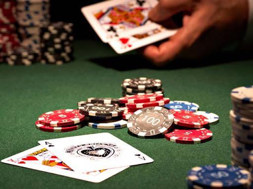 Tiết lộ những cách chơi Bluff Poker hiệu quả nhất từ các chuyên gia