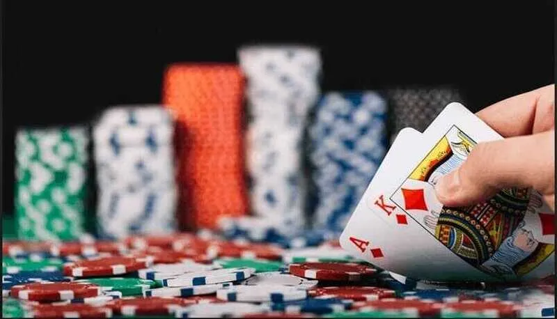 Chiến lược chơi bài Poker để cải thiện cơ hội thắng trò chơi của bạn