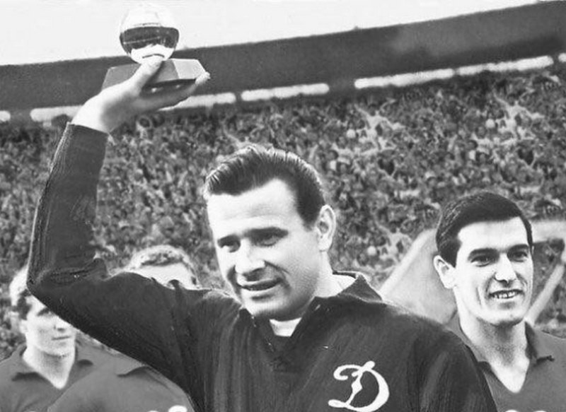 Lev Yashin trở thành thủ môn đầu tiên nhận Quả bóng vàng