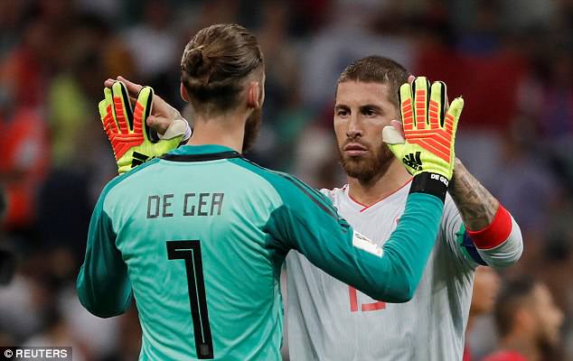 Tại sao De Gea "thần thánh" luôn mắc lỗi trong đội tuyển Tây Ban Nha?