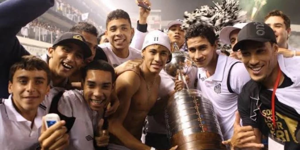 Santos FC: Players, History, Rivalries And Achievements