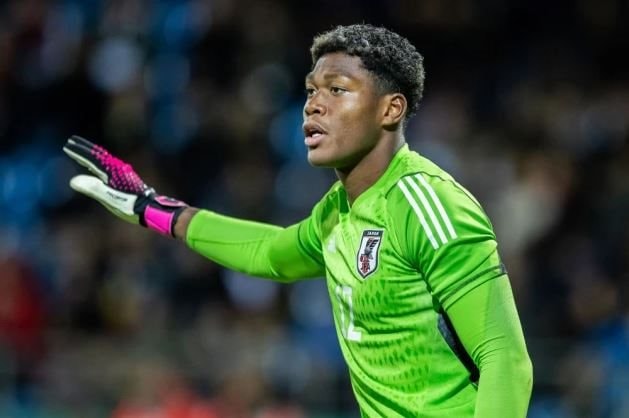 Manchester United sắp đạt được thỏa thuận mua thủ môn người Nhật Zion Suzuki với giá 5 triệu bảng Anh